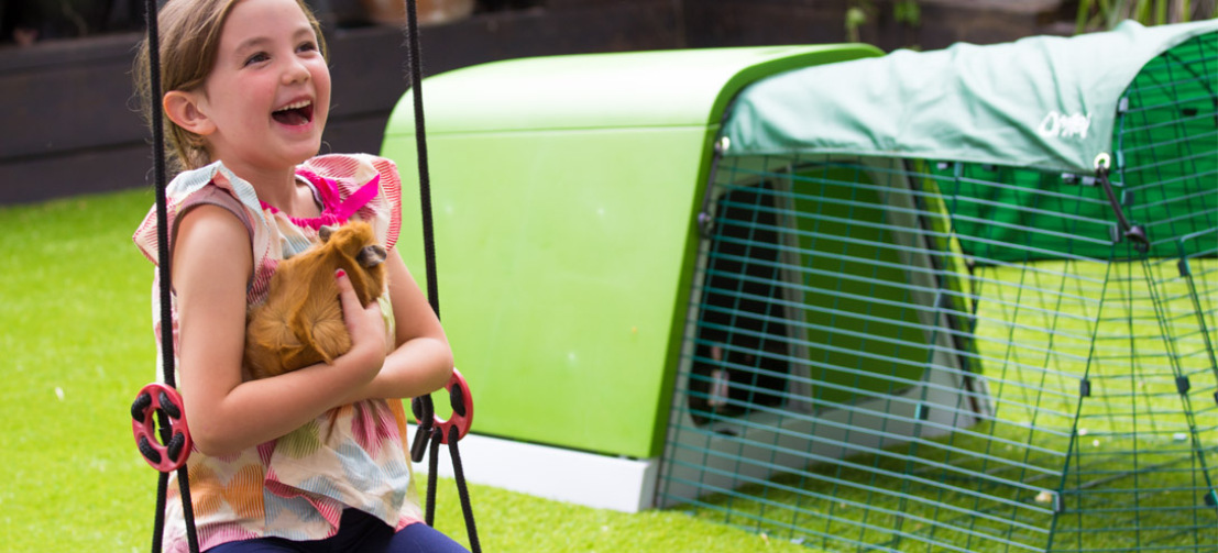 With the plastic hutch Eglu Go , children will love to look after their guinea pigs!