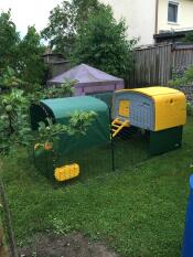 Wind- and weatherproof plaett for our chickens
