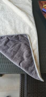The Omlet grey and white blanket.