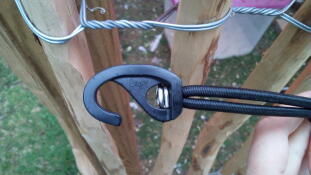 An Omlet bungee cord.