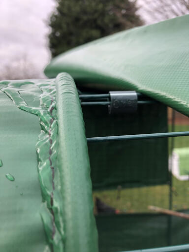 Heavy duty cover with gutter edge for walk in run