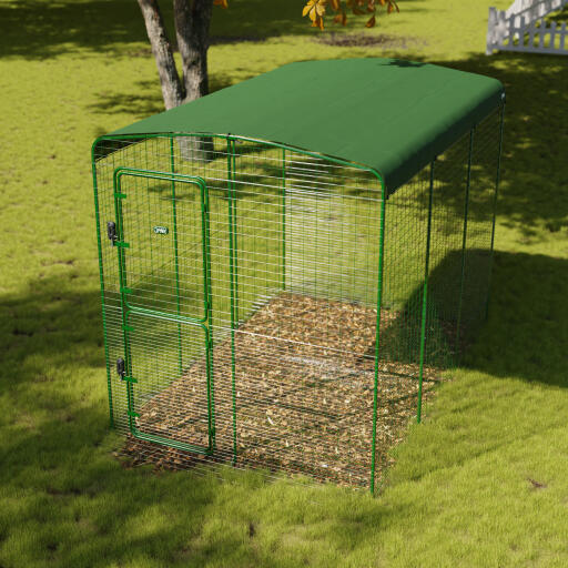 Outdoor pet run with heavy duty run cover