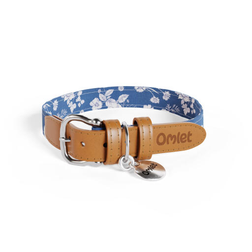 Medium dog collar in blue floral gardenia porcelain print by Omlet.